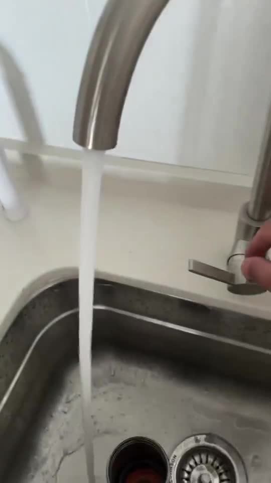 Canilla de cocina con buen caudal de agua